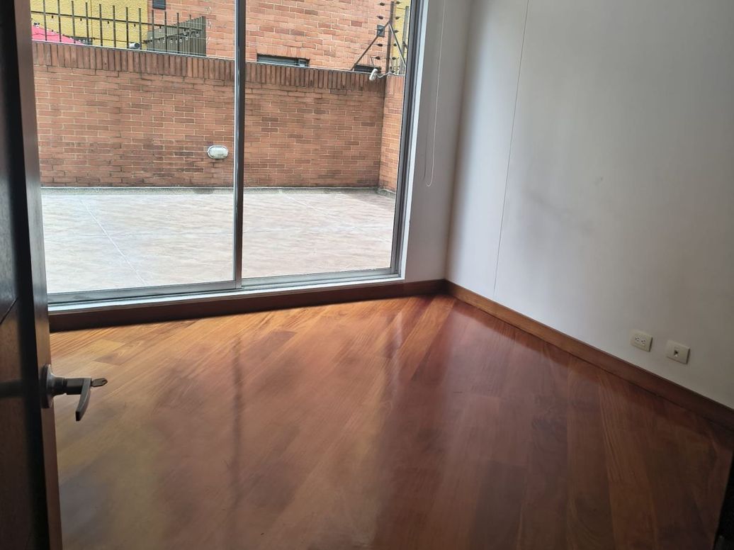 Apartamento de 3 alcobas en venta en Santa Barbara Occidental, Bogotá, 138 m² · foto 12 de 18
