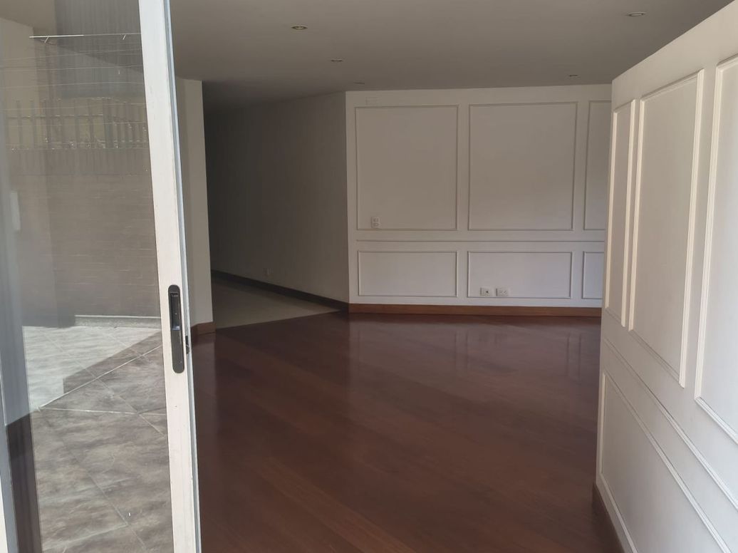 Apartamento de 3 alcobas en venta en Santa Barbara Occidental, Bogotá, 138 m² · foto 14 de 18