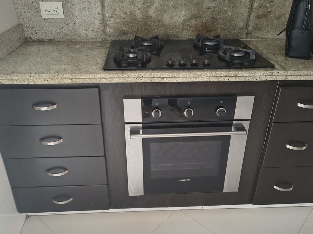 Apartamento de 3 alcobas en venta en Santa Barbara Occidental, Bogotá, 138 m² · foto 9 de 18
