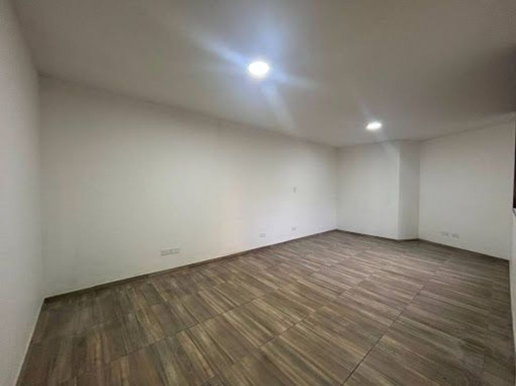 Casa de 6 alcobas en venta en Centro Nariño, Bogotá, 675 m² · foto 11 de 20