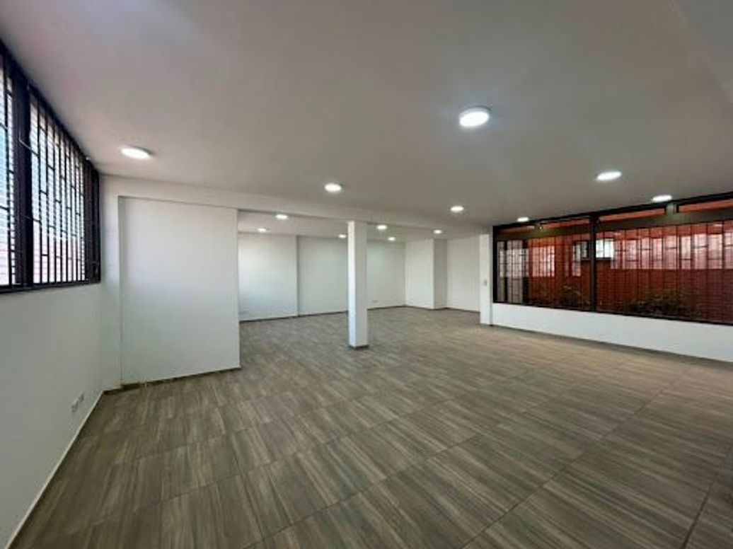 Casa de 6 alcobas en venta en Centro Nariño, Bogotá, 675 m² · foto 9 de 20