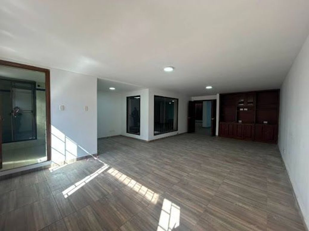 Casa de 6 alcobas en venta en Centro Nariño, Bogotá, 675 m² · foto 14 de 20