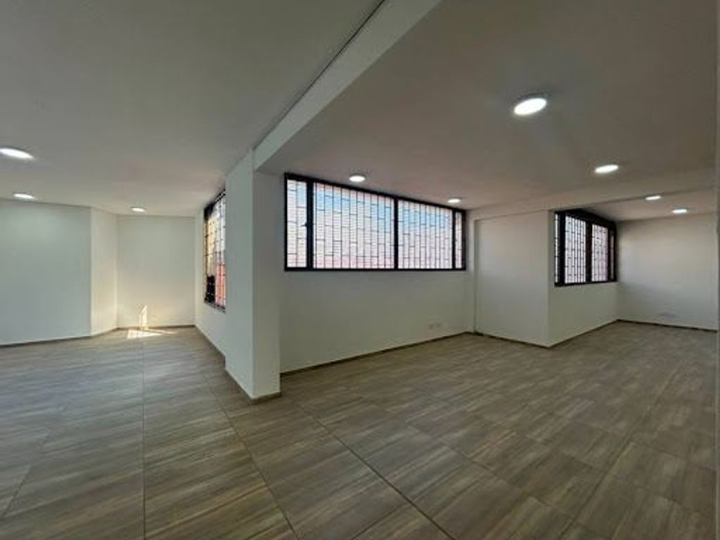 Casa de 6 alcobas en venta en Centro Nariño, Bogotá, 675 m² · foto 2 de 20