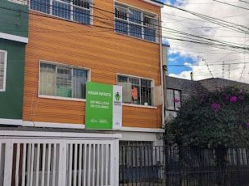 Casa de 5 alcobas en venta en Nuevo Kennedy, Bogotá, 367 m² · foto 3 de 17