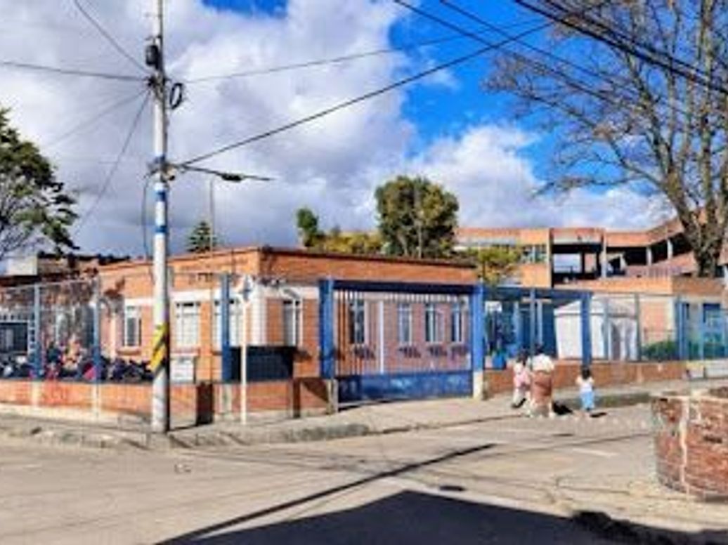 Casa de 5 alcobas en venta en Nuevo Kennedy, Bogotá, 367 m² · foto 8 de 17