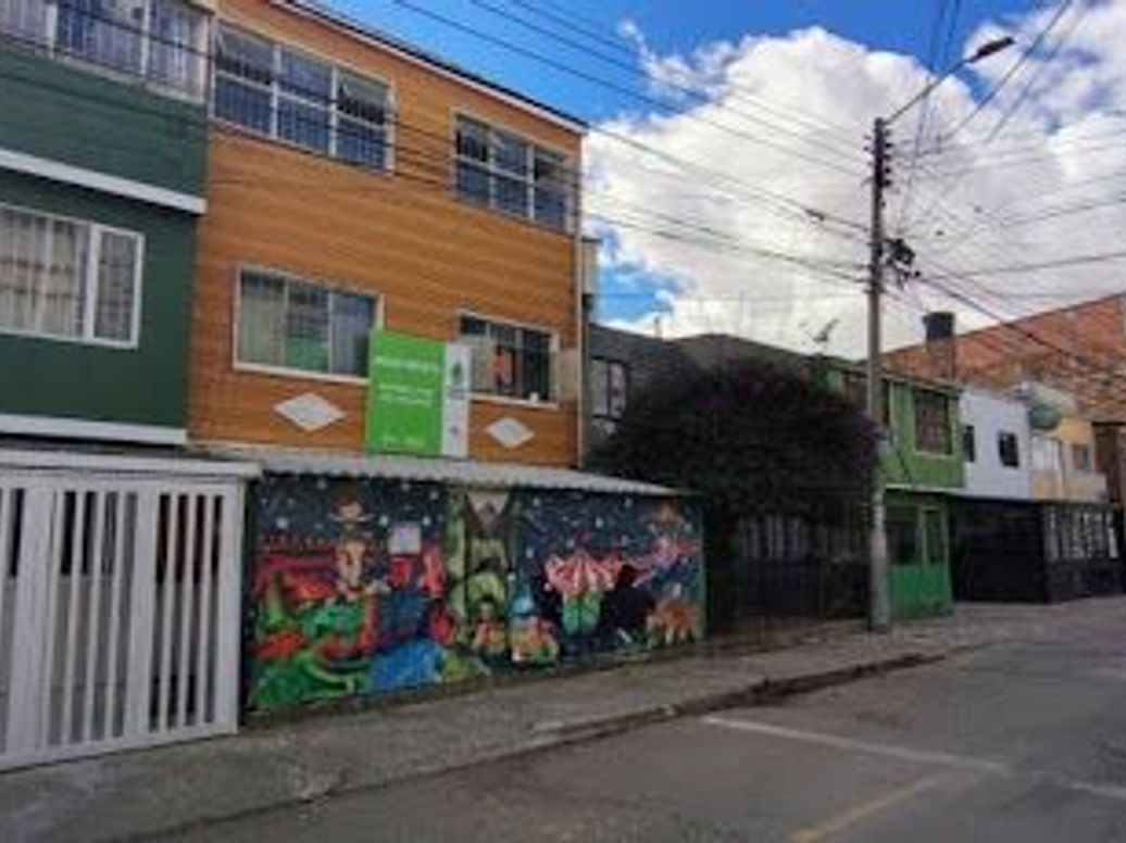 Casa de 5 alcobas en venta en Nuevo Kennedy, Bogotá, 367 m² · foto 2 de 17