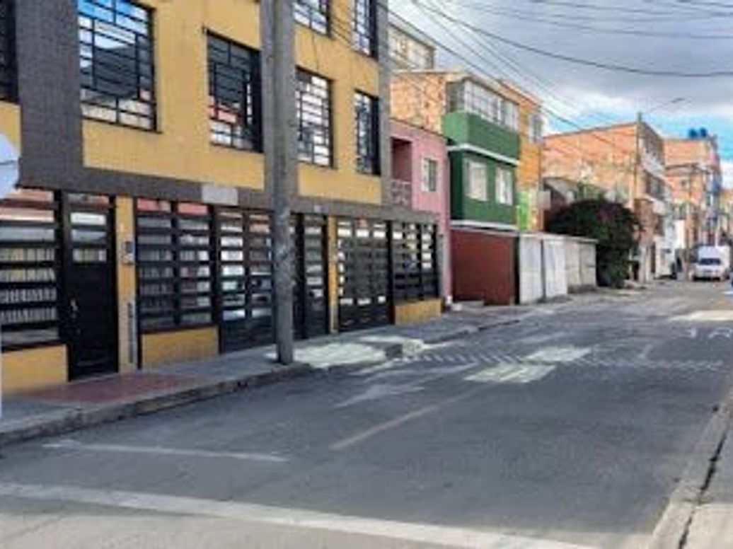 Casa de 5 alcobas en venta en Nuevo Kennedy, Bogotá, 367 m² · foto 6 de 17