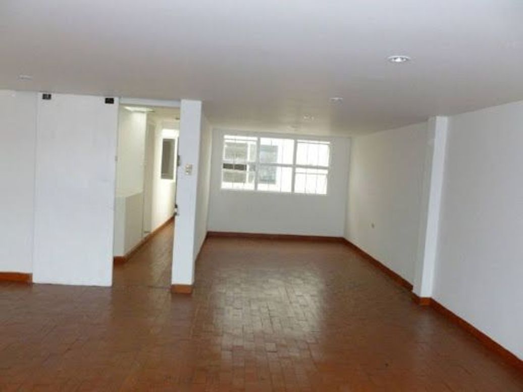 Casa de 5 alcobas en venta en Nuevo Kennedy, Bogotá, 367 m² · foto 14 de 17