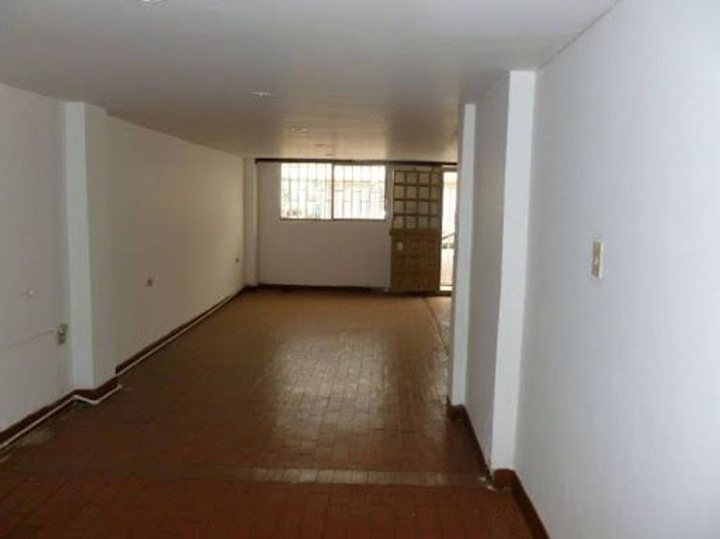 Casa de 5 alcobas en venta en Nuevo Kennedy, Bogotá, 367 m² · foto 10 de 17