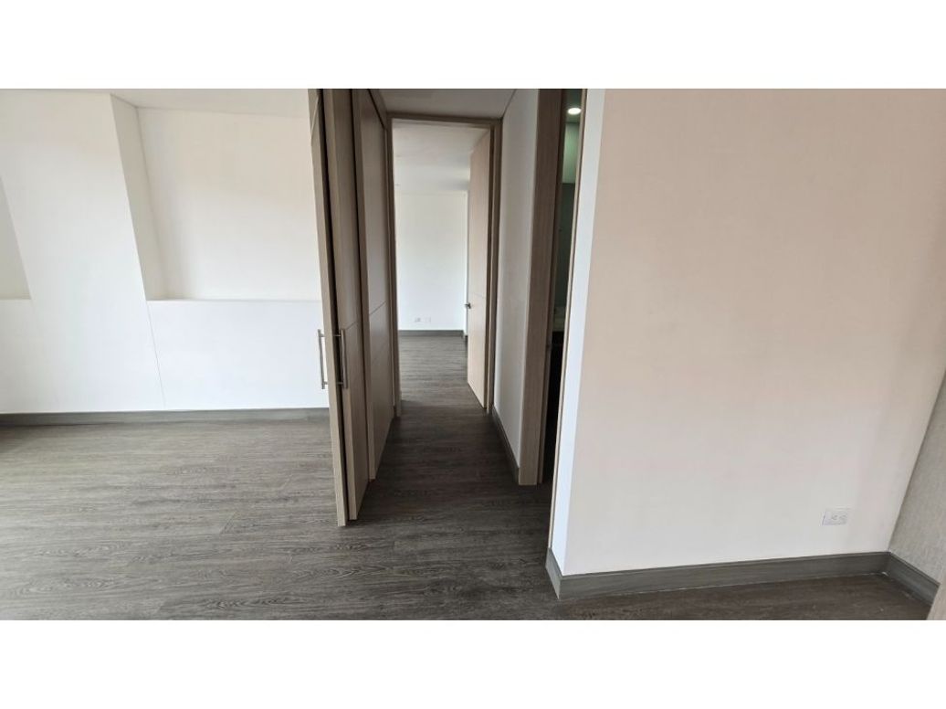 Apartamento de 2 alcobas en venta en Santa Barbara, Bogotá, 123 m² · foto 3 de 15