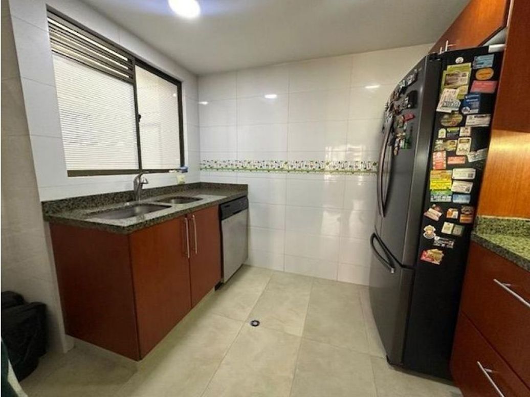Casa de 4 alcobas en venta en Lago Cordoba, Bogotá, 199 m² · foto 16 de 18