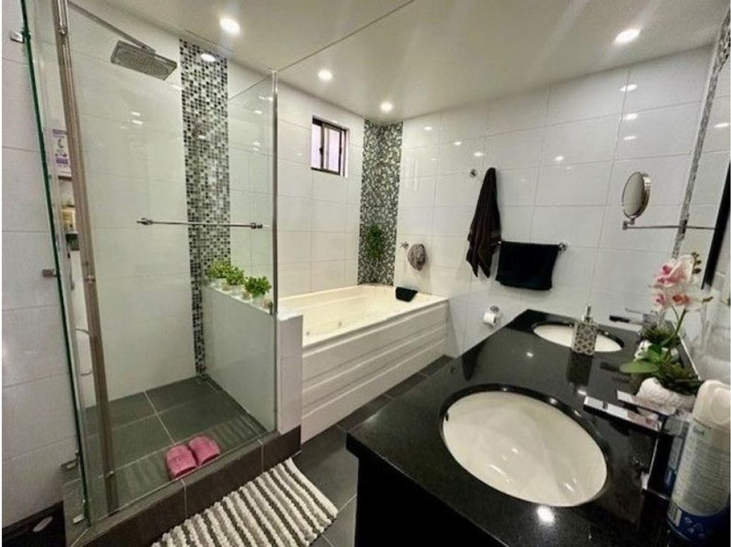 Casa de 4 alcobas en venta en Lago Cordoba, Bogotá, 199 m² · foto 18 de 18
