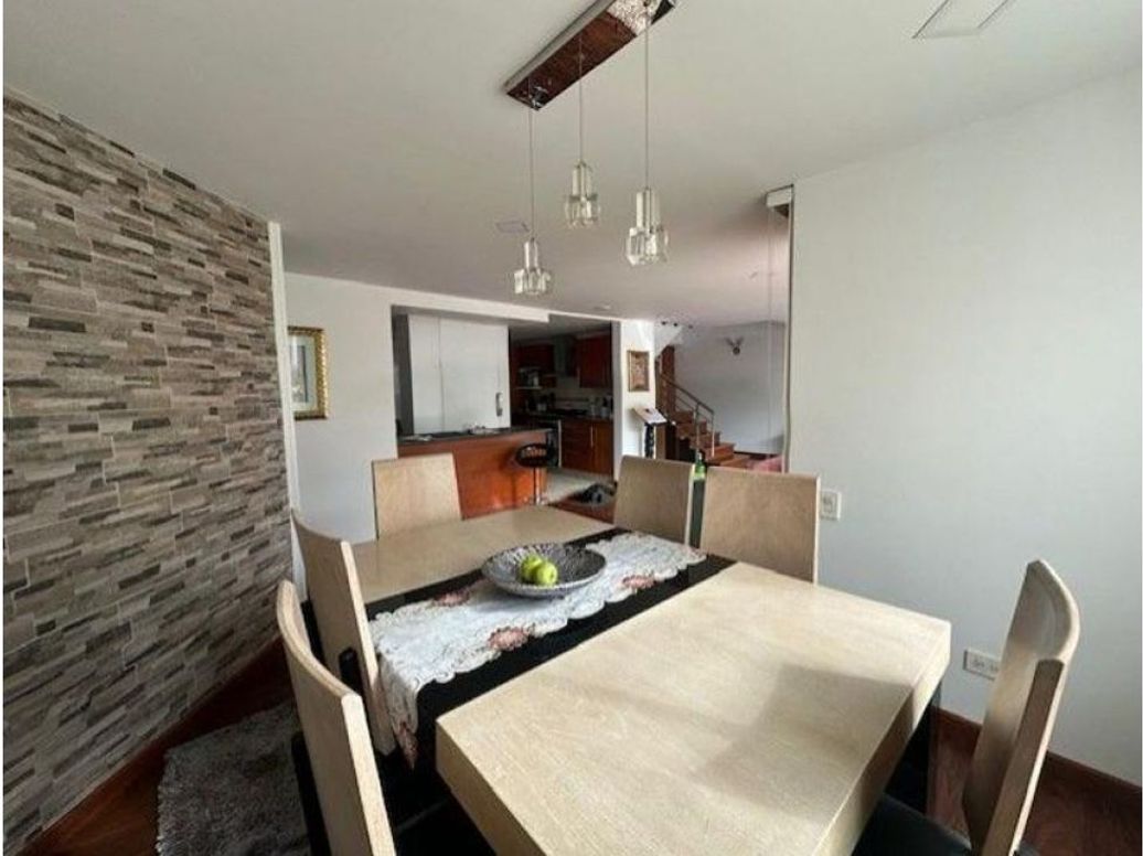 Casa de 4 alcobas en venta en Lago Cordoba, Bogotá, 199 m² · foto 9 de 18