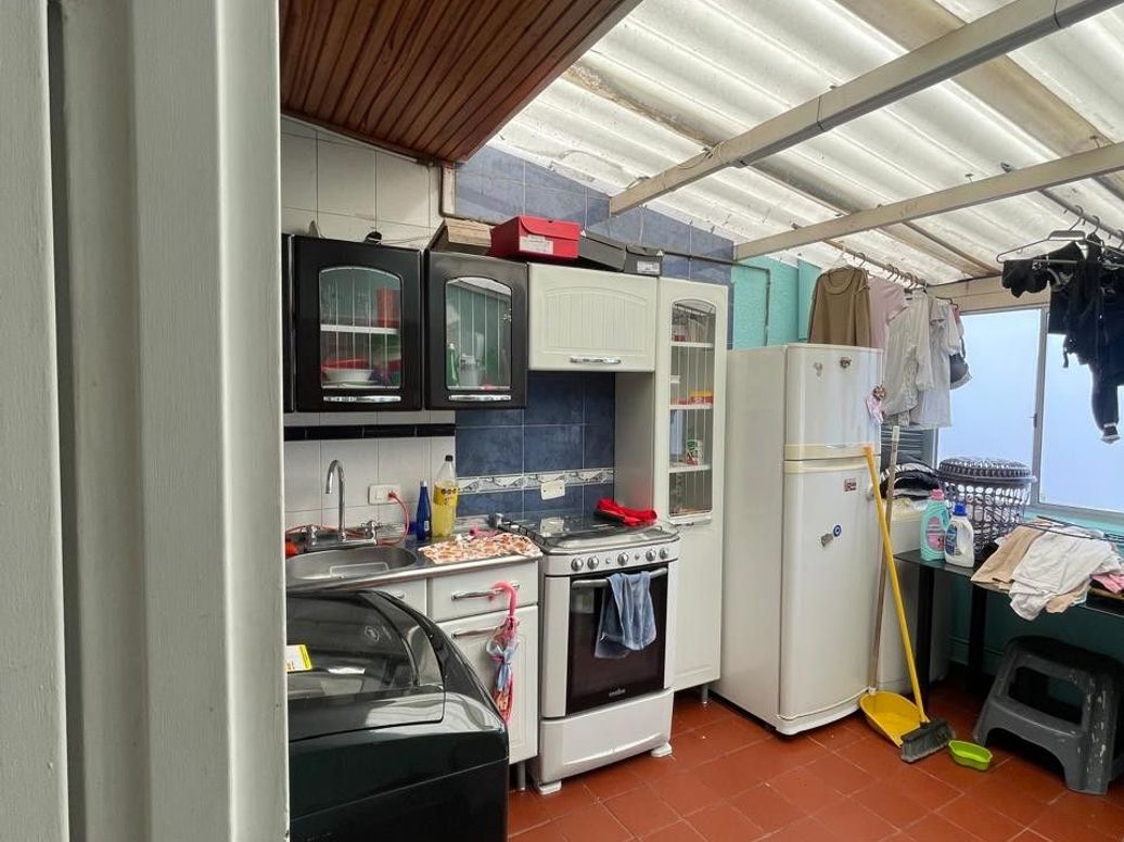 Casa de 6 alcobas en venta en Autopista Medellin, Bogotá, 72 m² · foto 2 de 20