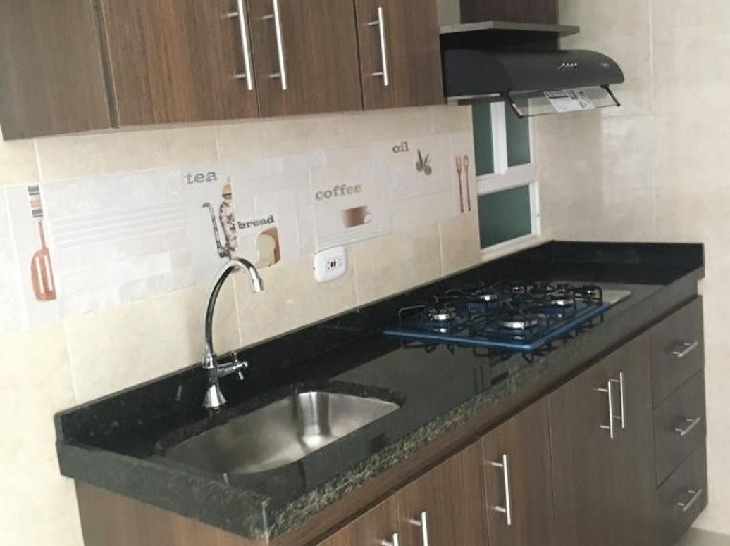Apartamento de 3 alcobas en venta en El Triángulo, Bogotá, 43 m² · foto 2 de 11