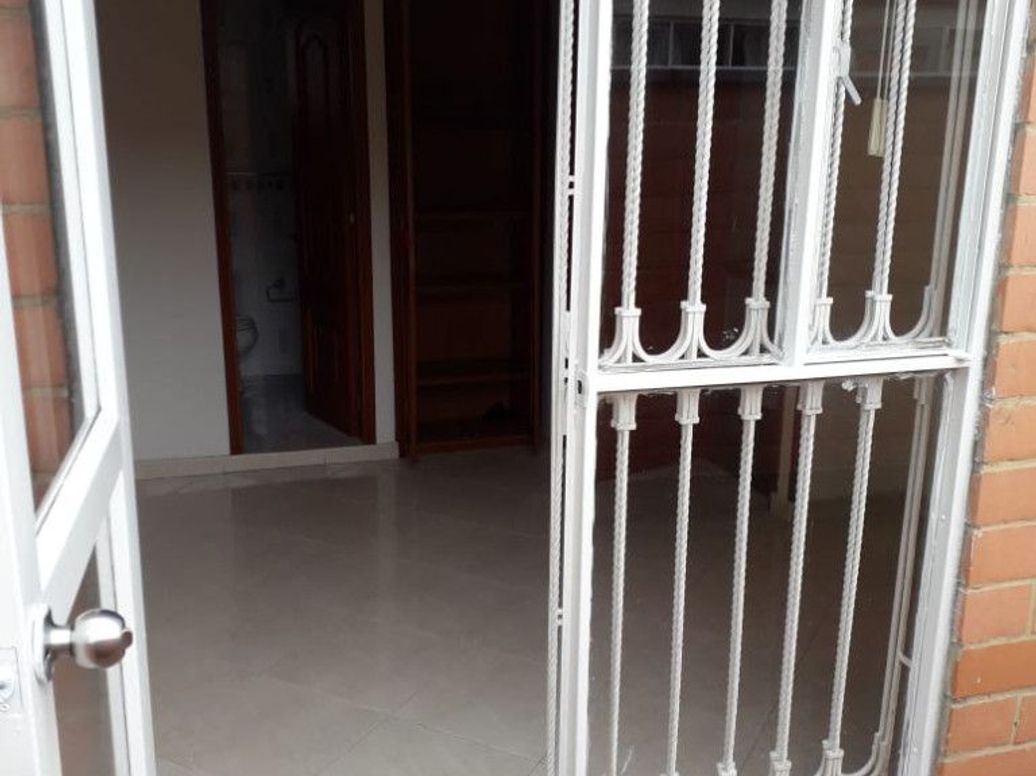Casa de 3 alcobas en venta en Cantalejo, Bogotá, 70 m² · foto 11 de 13