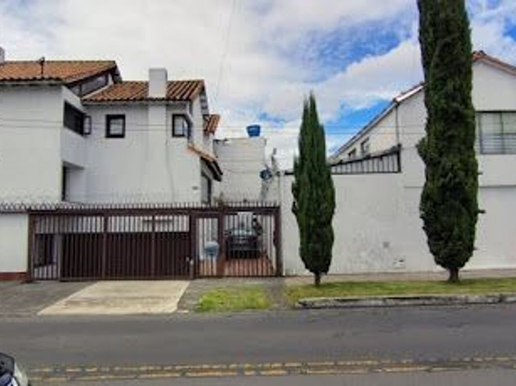 Casa de 4 alcobas en venta en Mónaco, Bogotá, 335 m² · foto 2 de 20