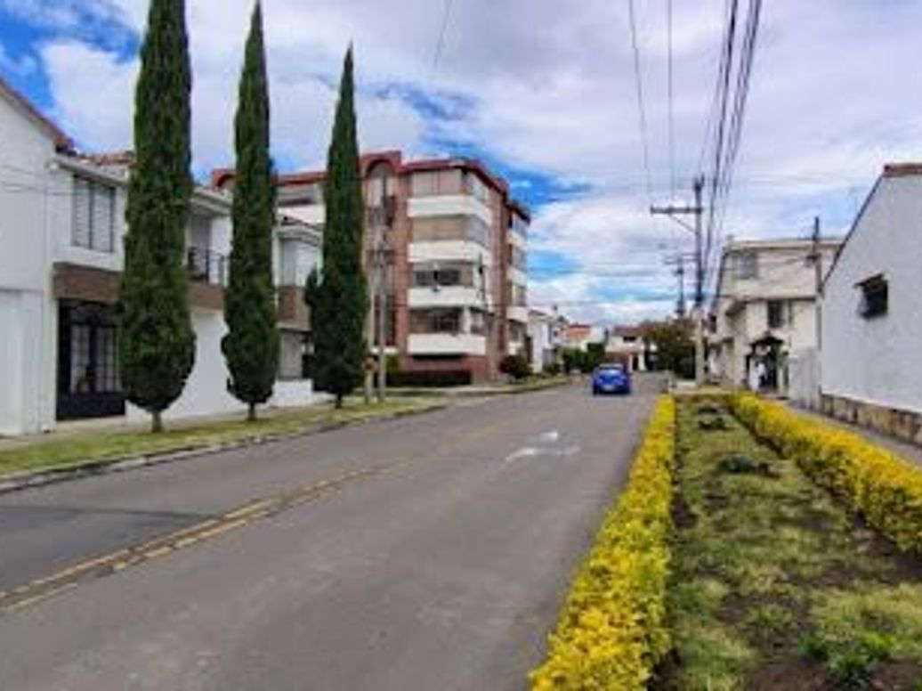 Casa de 4 alcobas en venta en Mónaco, Bogotá, 335 m² · foto 3 de 20