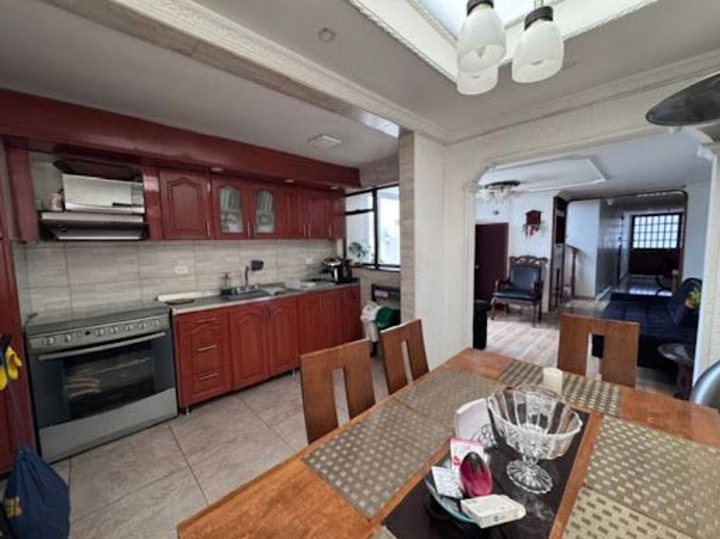 Casa de 4 alcobas en venta en Villa Alsacia, Bogotá, 240 m² · foto 11 de 20