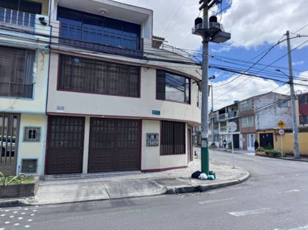 Casa de 4 alcobas en venta en Villa Alsacia, Bogotá, 240 m² · foto 4 de 20