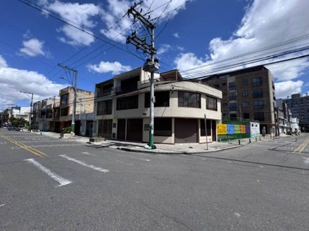 Casa de 4 alcobas en venta en Villa Alsacia, Bogotá, 240 m² · foto 2 de 20