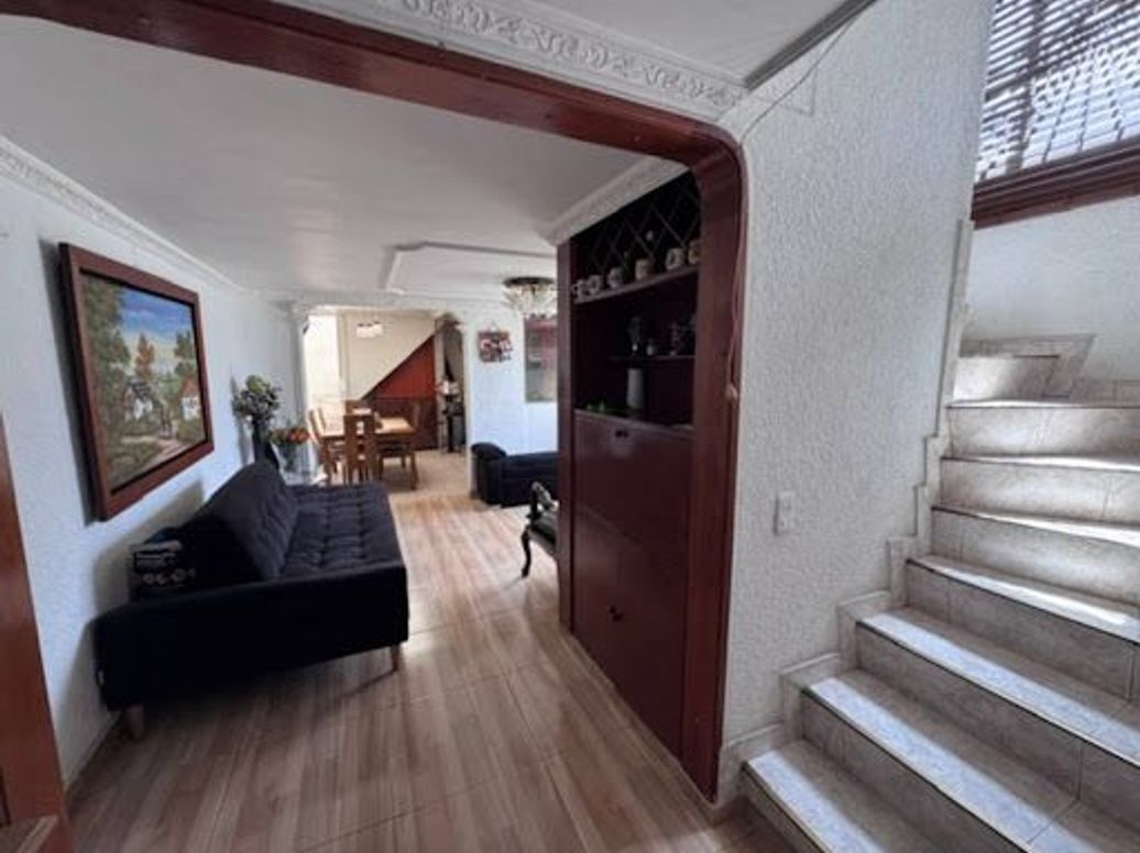 Casa de 4 alcobas en venta en Villa Alsacia, Bogotá, 240 m² · foto 5 de 20
