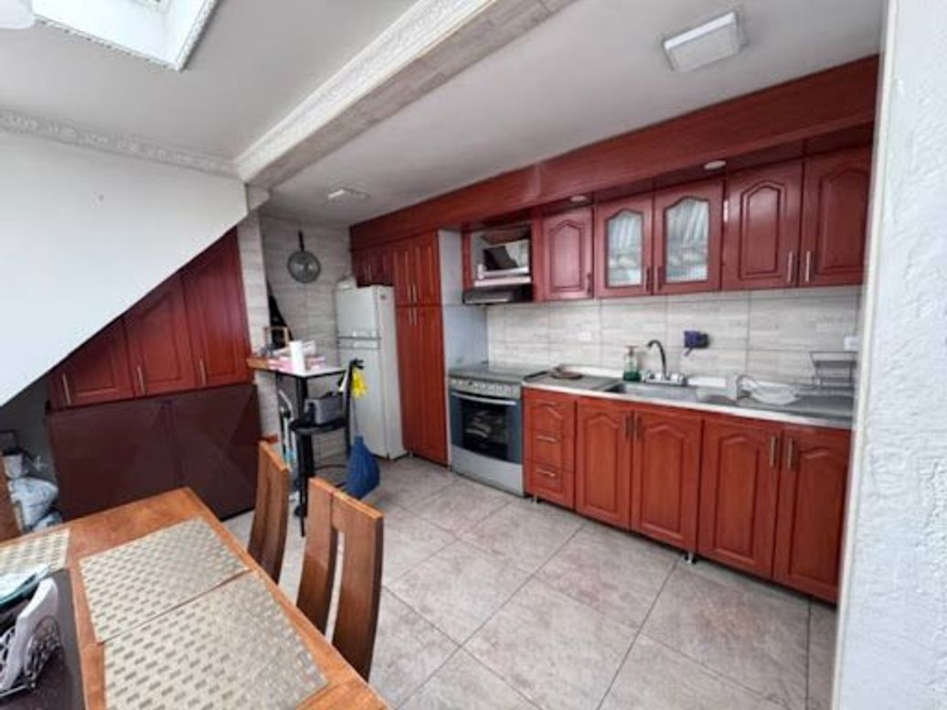 Casa de 4 alcobas en venta en Villa Alsacia, Bogotá, 240 m² · foto 9 de 20