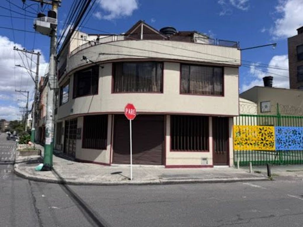 Casa de 4 alcobas en venta en Villa Alsacia, Bogotá, 240 m² · foto 3 de 20
