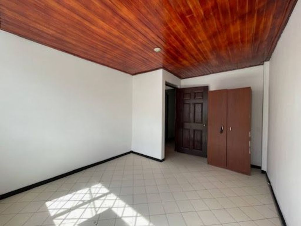 Casa de 5 alcobas en venta en Santa Isabel, Bogotá, 220 m² · foto 15 de 20