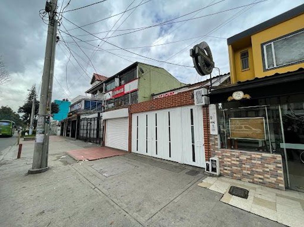 Casa de 5 alcobas en venta en Modelia, Bogotá, 210 m² · foto 2 de 20