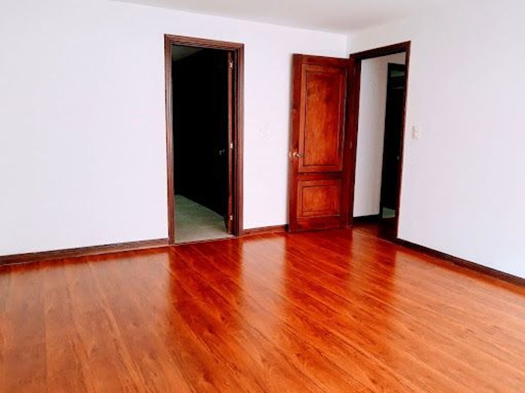 Apartamento de 3 alcobas en venta en Santa Barbara Central, Bogotá, 163 m² · foto 9 de 20