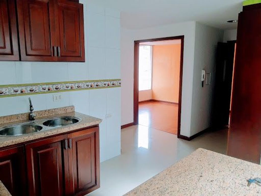 Apartamento de 3 alcobas en venta en Santa Barbara Central, Bogotá, 163 m² · foto 8 de 20