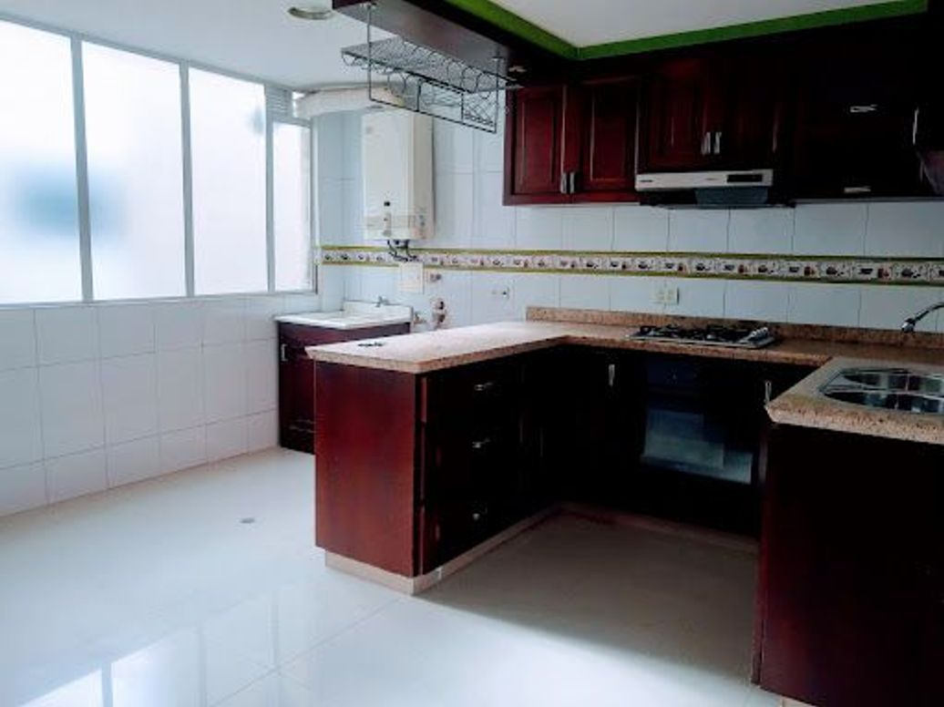 Apartamento de 3 alcobas en venta en Santa Barbara Central, Bogotá, 163 m² · foto 6 de 20