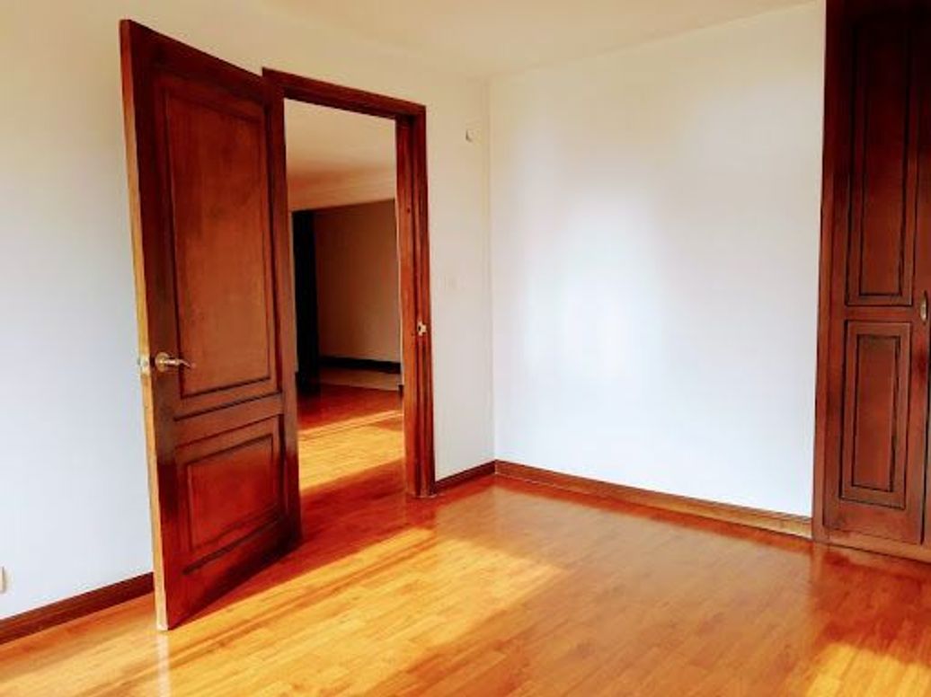 Apartamento de 3 alcobas en venta en Santa Barbara Central, Bogotá, 163 m² · foto 17 de 20