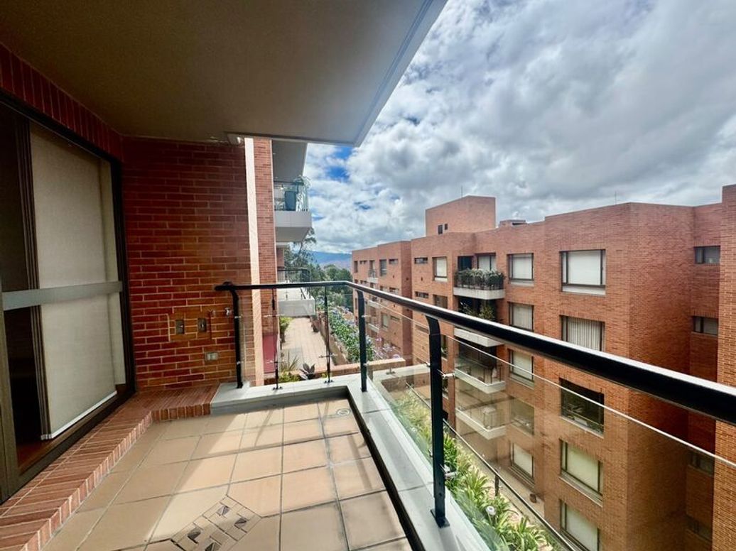 Apartamento de 4 alcobas en venta en Niza Suba, Bogotá, 207 m² · foto 2 de 17
