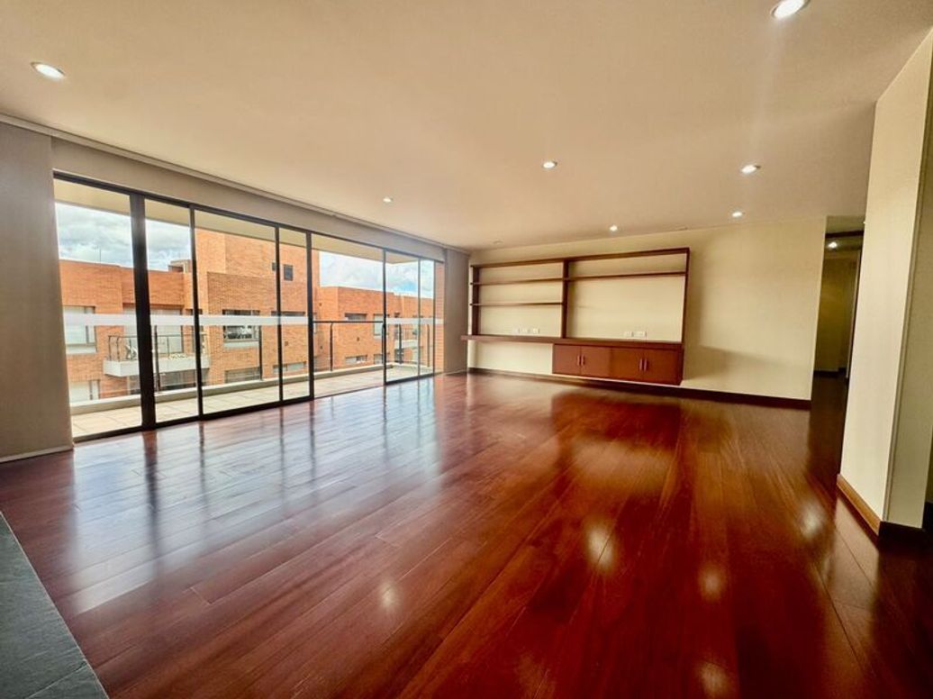 Apartamento de 4 alcobas en venta en Niza Suba, Bogotá, 207 m² · foto 4 de 17