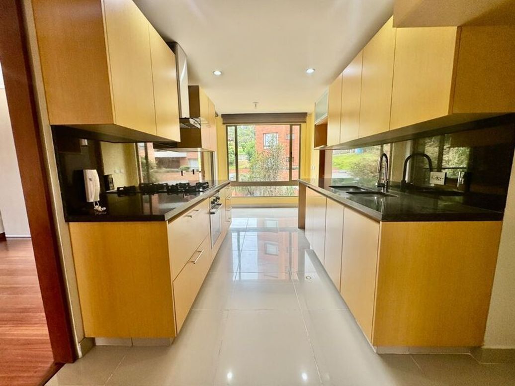 Apartamento de 4 alcobas en venta en Niza Suba, Bogotá, 207 m² · foto 5 de 17