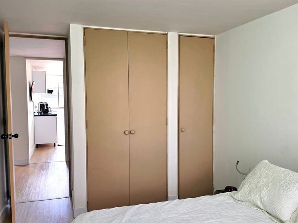 Casa de 8 alcobas en venta en Niza, Bogotá, 258 m² · foto 2 de 6