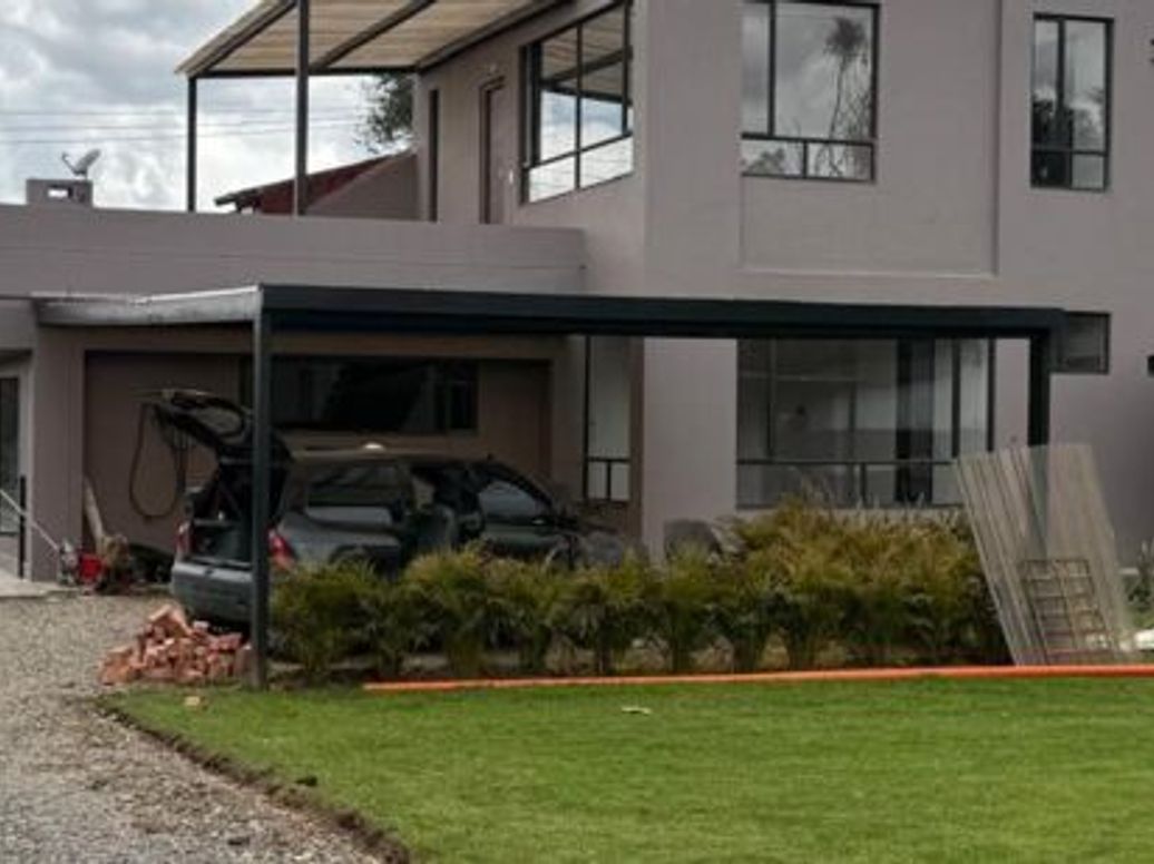 Casa de 4 alcobas en venta en Viveros, Bogotá · foto 3 de 14