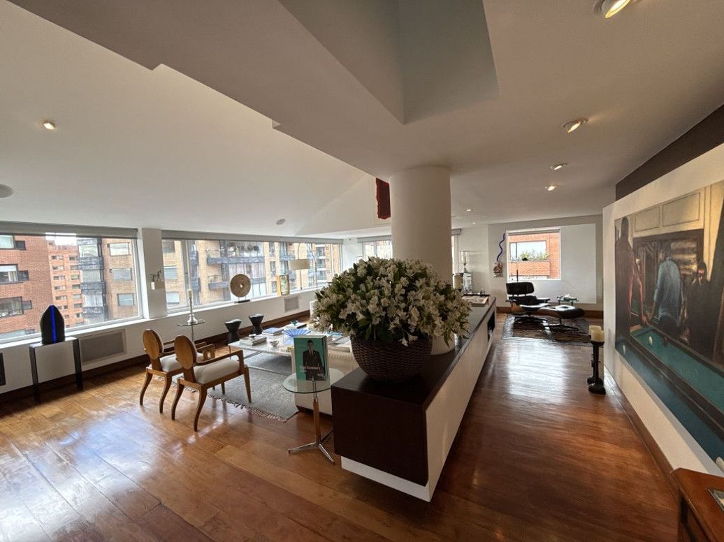 Apartamento de 3 alcobas en venta en El Refugio, Bogotá, 447 m² · foto 3 de 20
