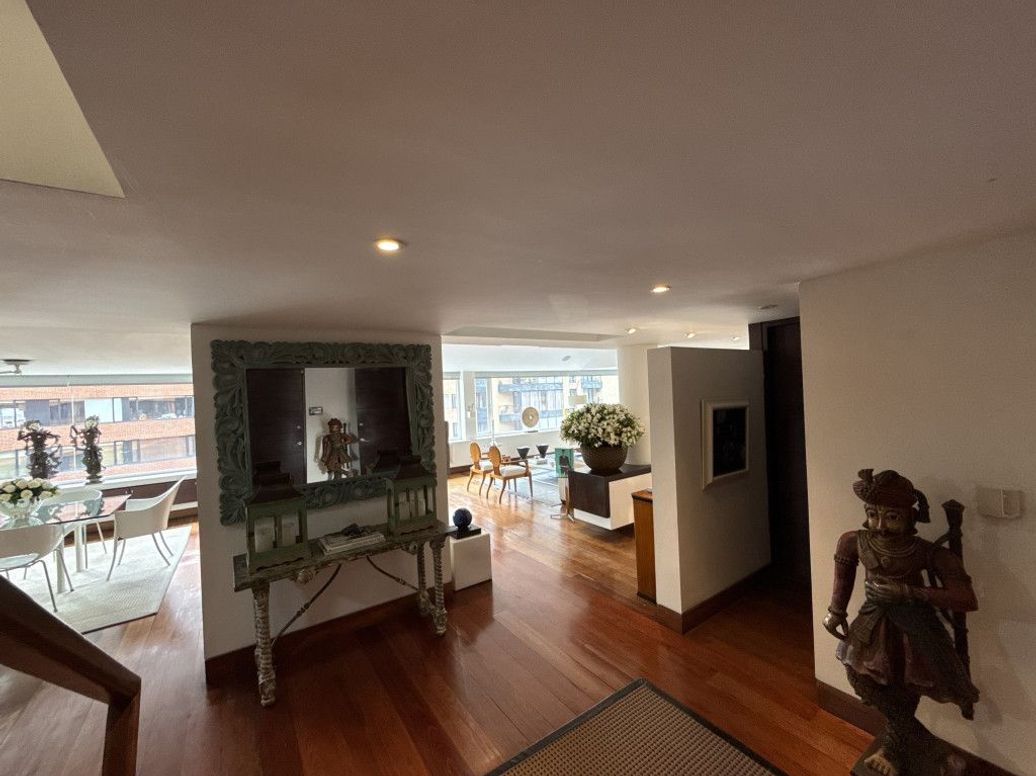 Apartamento de 3 alcobas en venta en El Refugio, Bogotá, 447 m² · foto 7 de 20