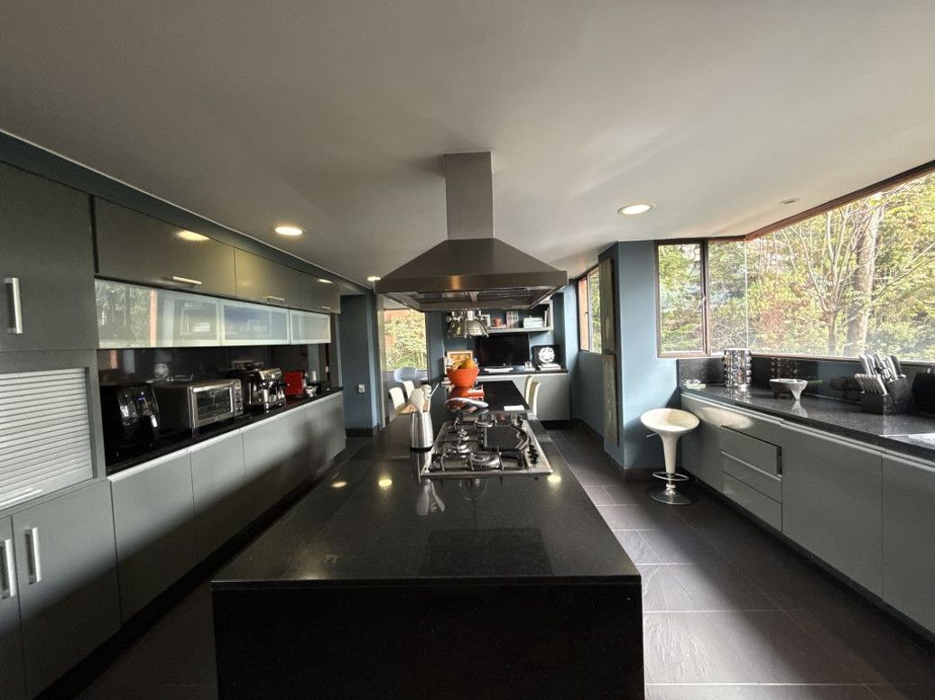 Apartamento de 3 alcobas en venta en El Refugio, Bogotá, 447 m² · foto 19 de 20