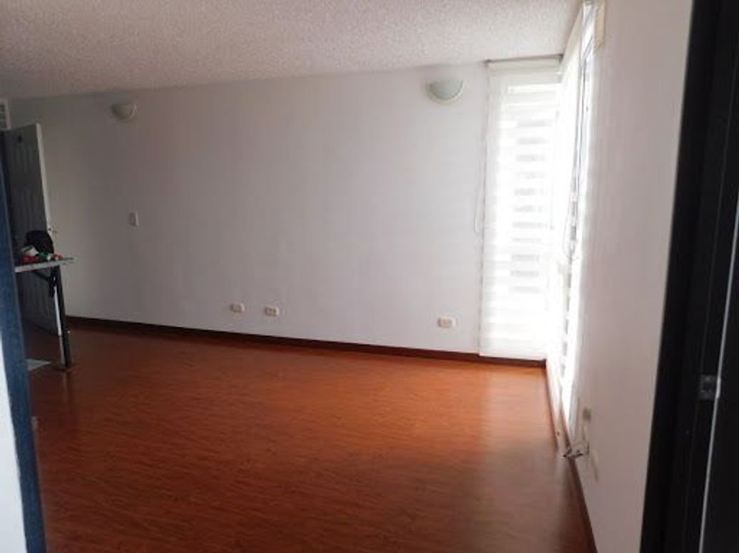 Apartamento de 2 alcobas en venta en Pinar De Suba, Bogotá, 37 m² · foto 3 de 9