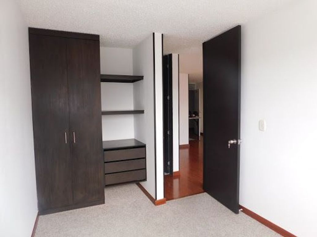 Apartamento de 2 alcobas en venta en Pinar De Suba, Bogotá, 37 m² · foto 2 de 9