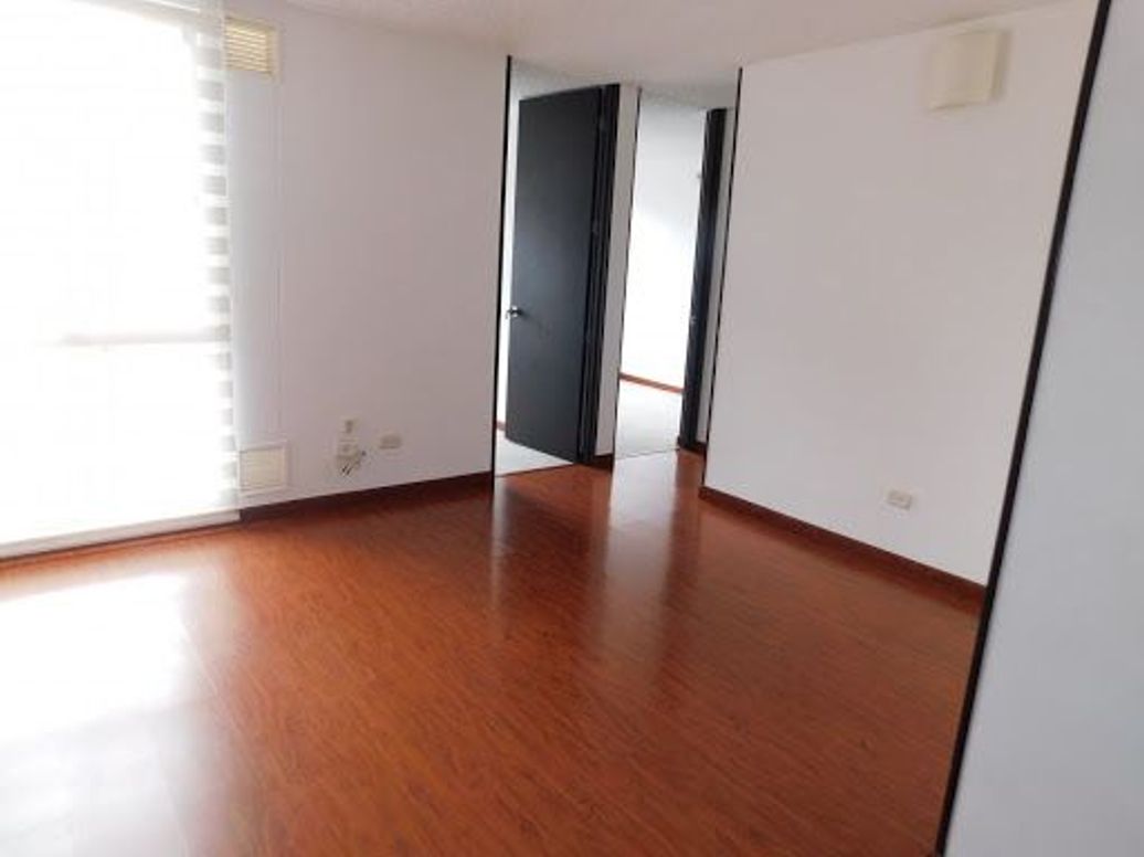 Apartamento de 2 alcobas en venta en Pinar De Suba, Bogotá, 37 m² · foto 7 de 9