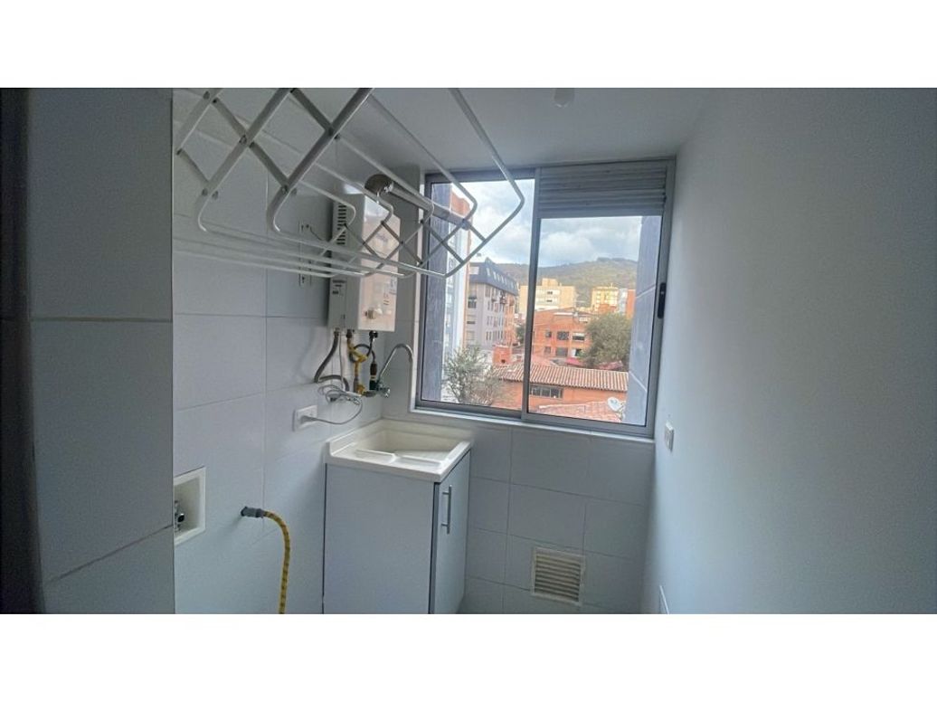 Apartamento de 2 alcobas en venta en Cedritos, Bogotá, 69 m² · foto 2 de 20