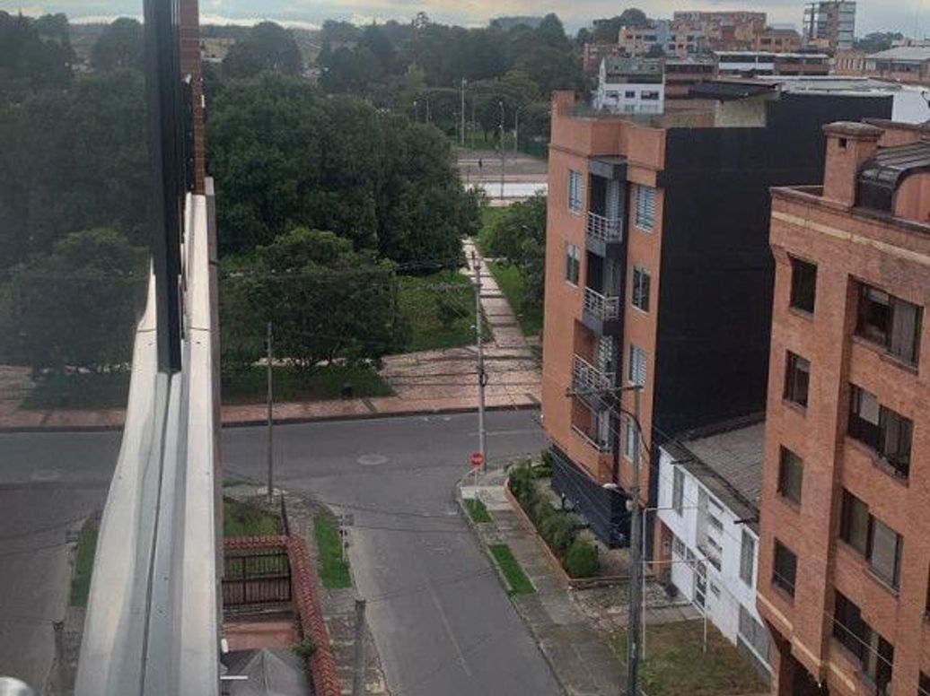 Apartamento de 3 alcobas en venta en Campin Occidental, Bogotá, 96 m² · foto 2 de 18