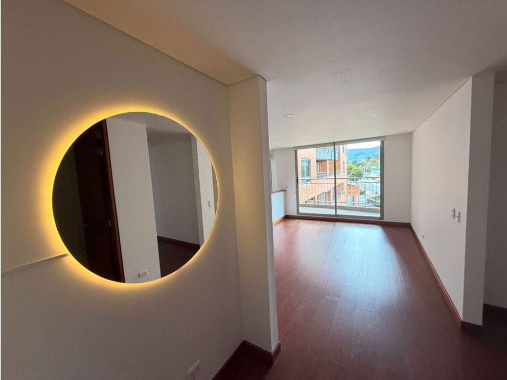 Apartamento de 3 alcobas en venta en Lago Cordoba, Bogotá, 130 m² · foto 2 de 20