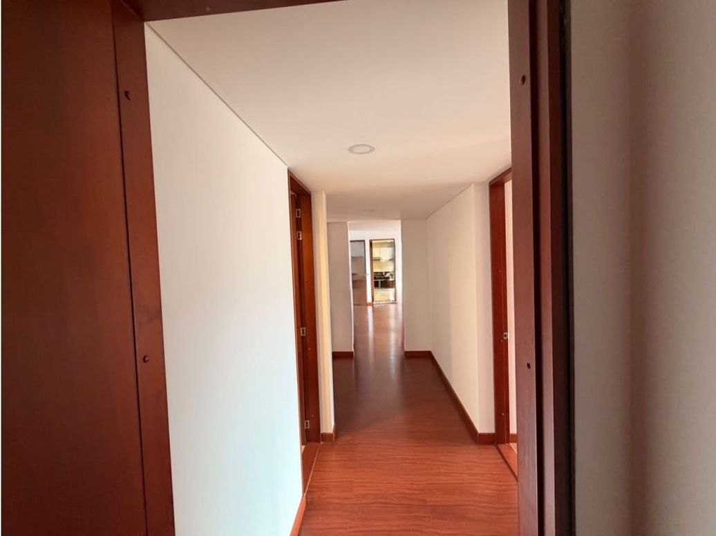 Apartamento de 3 alcobas en venta en Lago Cordoba, Bogotá, 130 m² · foto 5 de 20