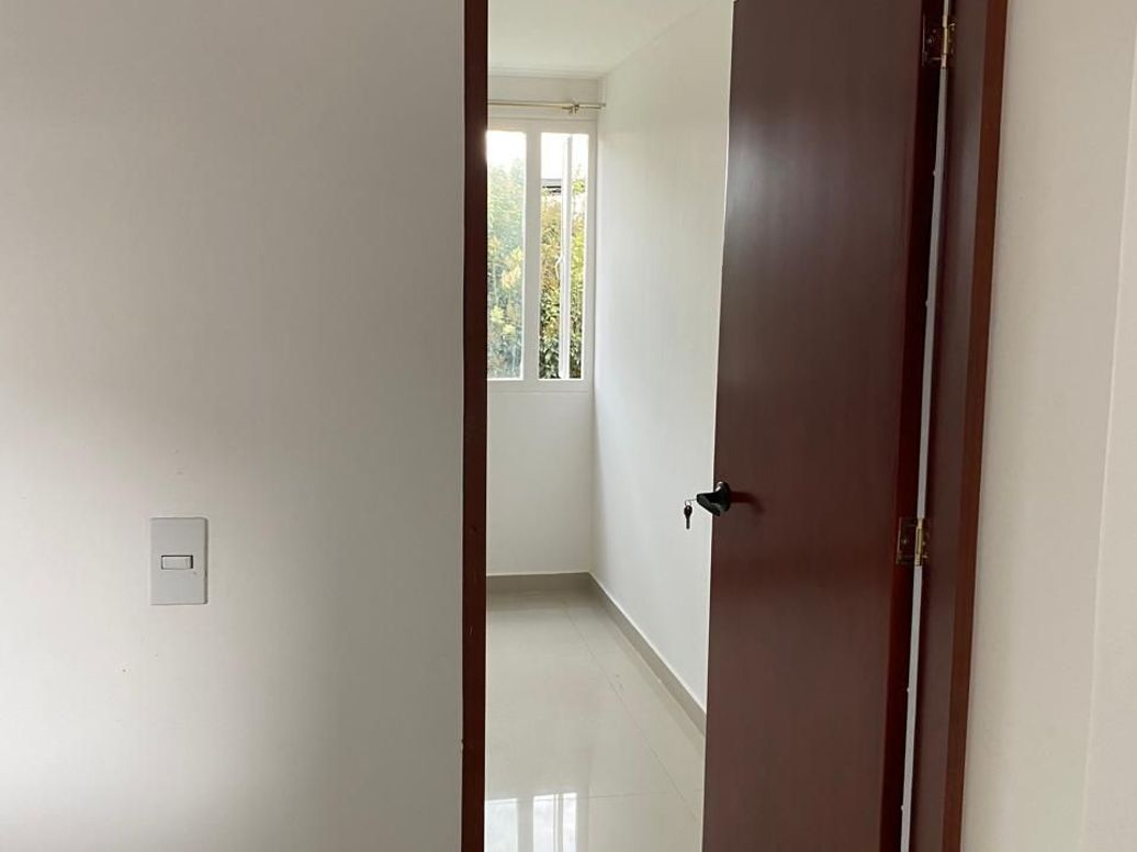 Apartamento de 2 alcobas en arriendo en Ciudad Berna, Bogotá, 52 m² · foto 3 de 11